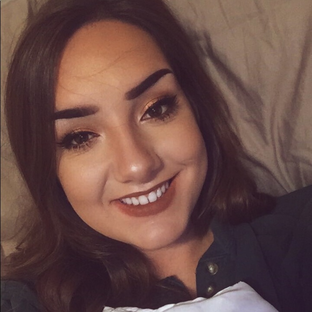 Meet your Posher, Alexis